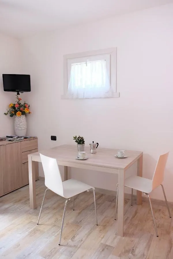 La Casa Dei Nonni Sul Garda Appartamenti Peschiera del Garda 0*,